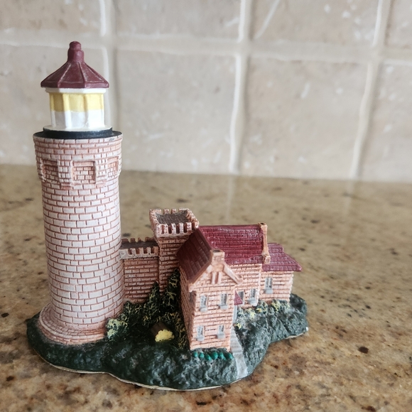 Two Michigan Spoontiques Lighthouses - Picture 4 of 13